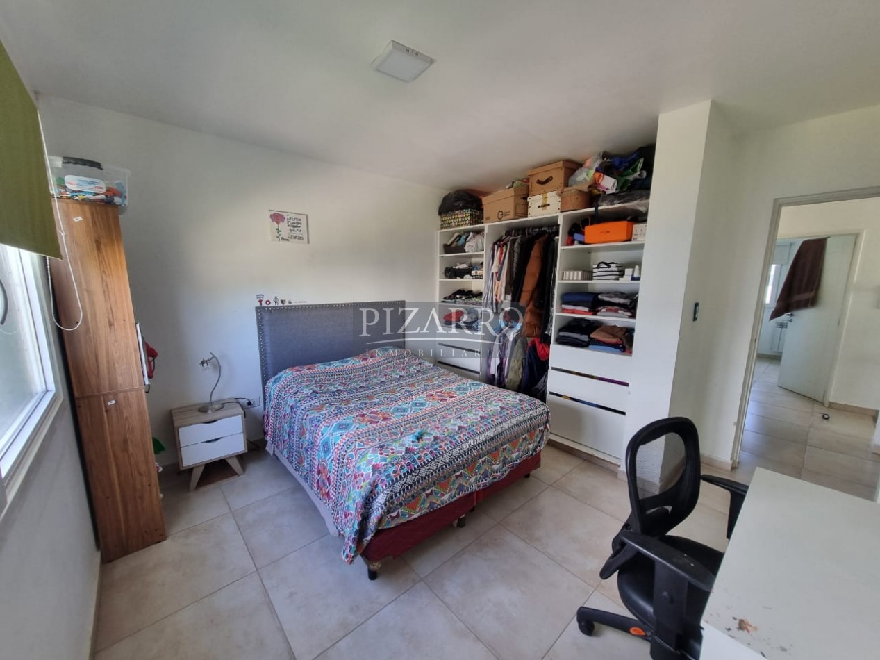 Venta Duplex 3 dorm. Barrio La Peregrina APTO CREDITO!