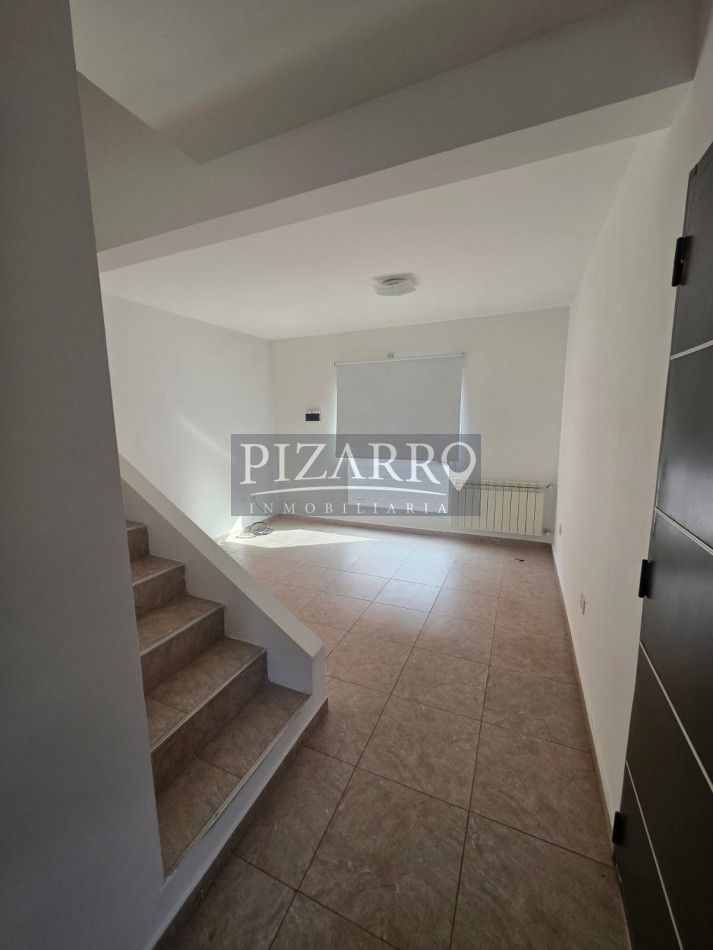 Duplex Dos Dorm. con Cochera y Patio, Barrio Canal V.