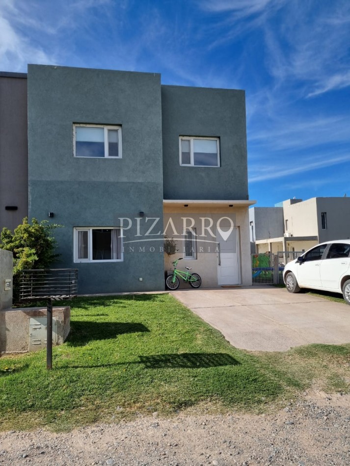 Venta Duplex 3 dorm. Barrio La Peregrina APTO CREDITO!