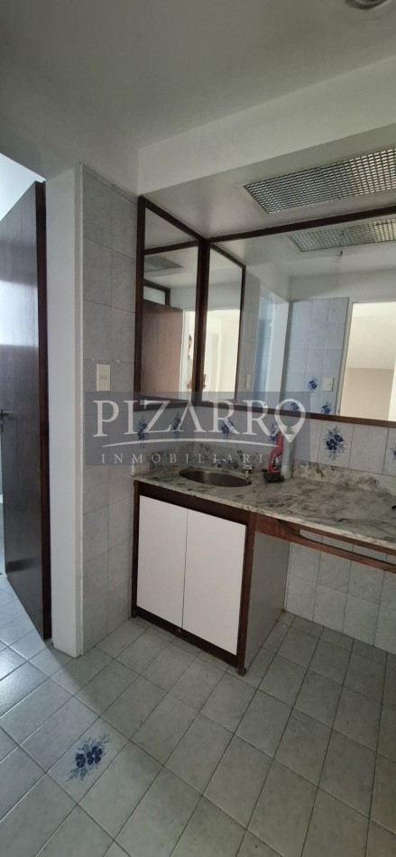 Alquiler Hermoso Triplex tres dorm. con cochera Centrico