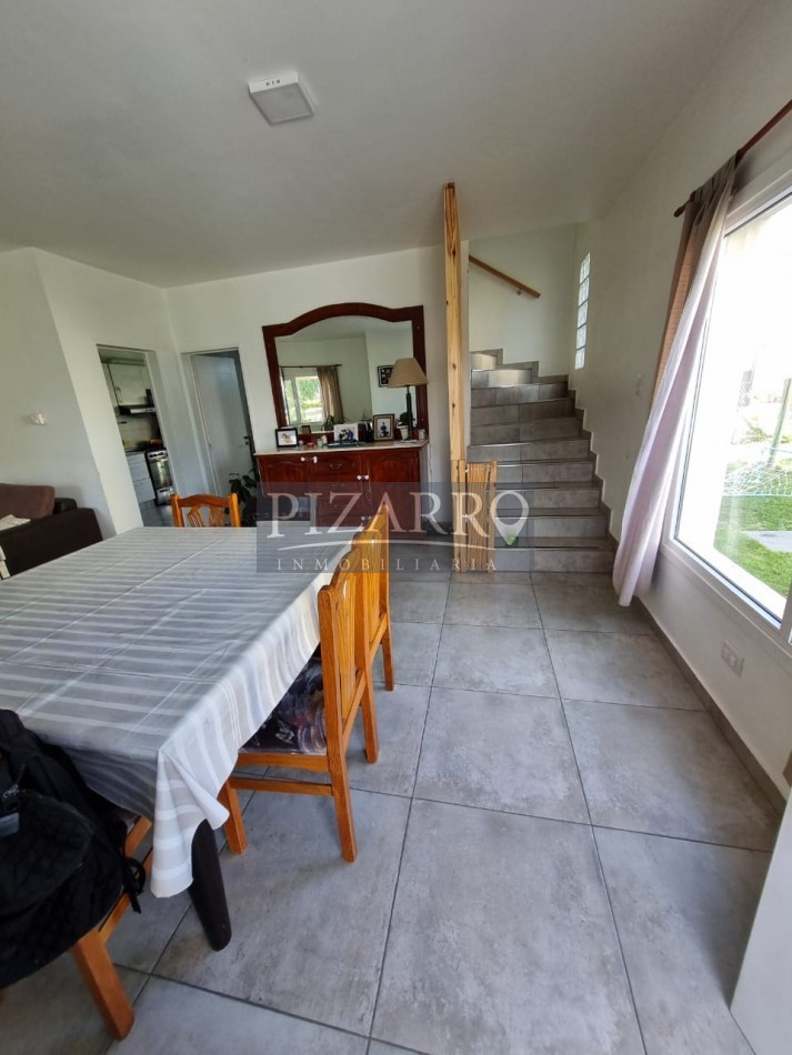 Venta Duplex 3 dorm. Barrio La Peregrina APTO CREDITO!