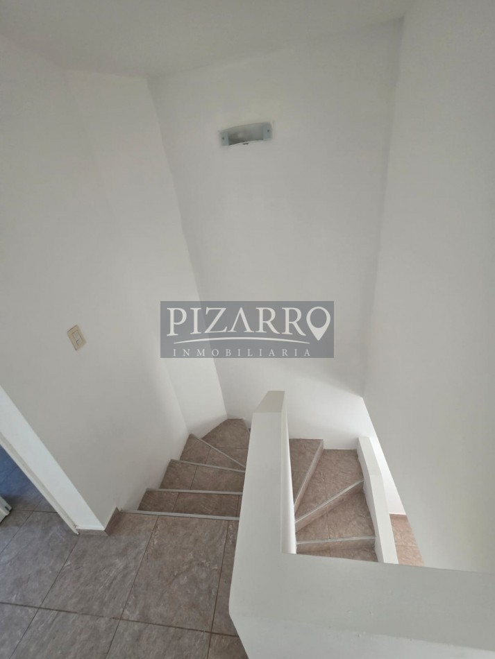 Duplex Dos Dorm. con Cochera y Patio, Barrio Canal V.