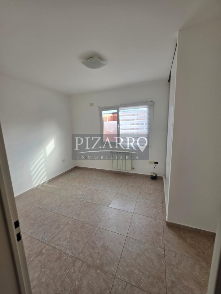 Duplex Dos Dorm. con Cochera y Patio, Barrio Canal V.