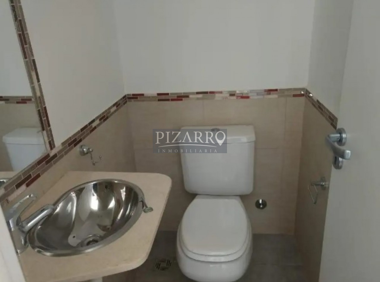 Duplex Dos Dorm. con Cochera y Patio, Barrio Canal V.