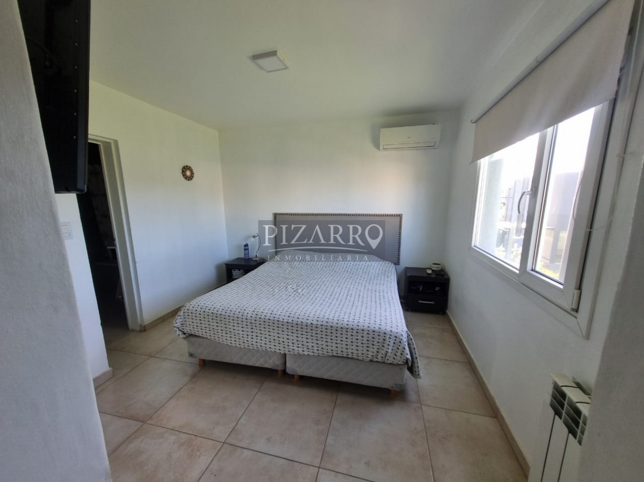 Venta Duplex 3 dorm. Barrio La Peregrina APTO CREDITO!