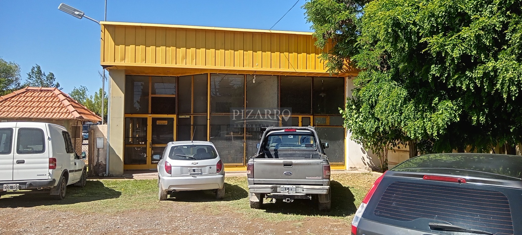 Alquiler Local Comercial con Galpon sobre ex ruta nacional 22.