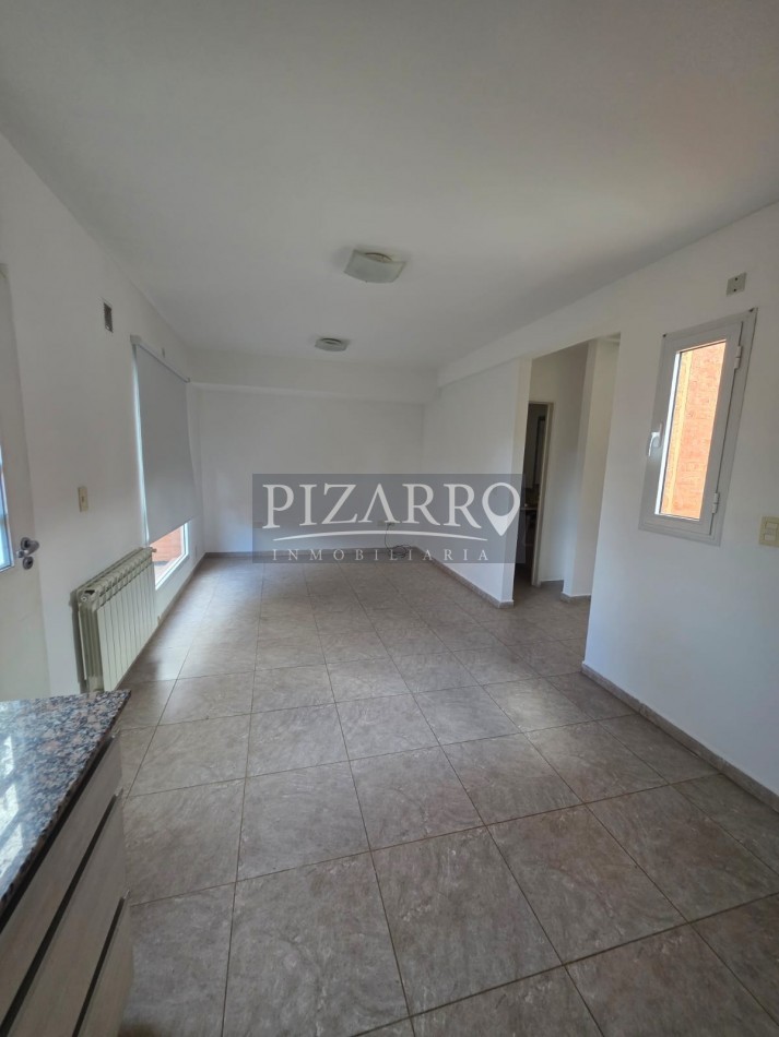 Duplex Dos Dorm. con Cochera y Patio, Barrio Canal V.