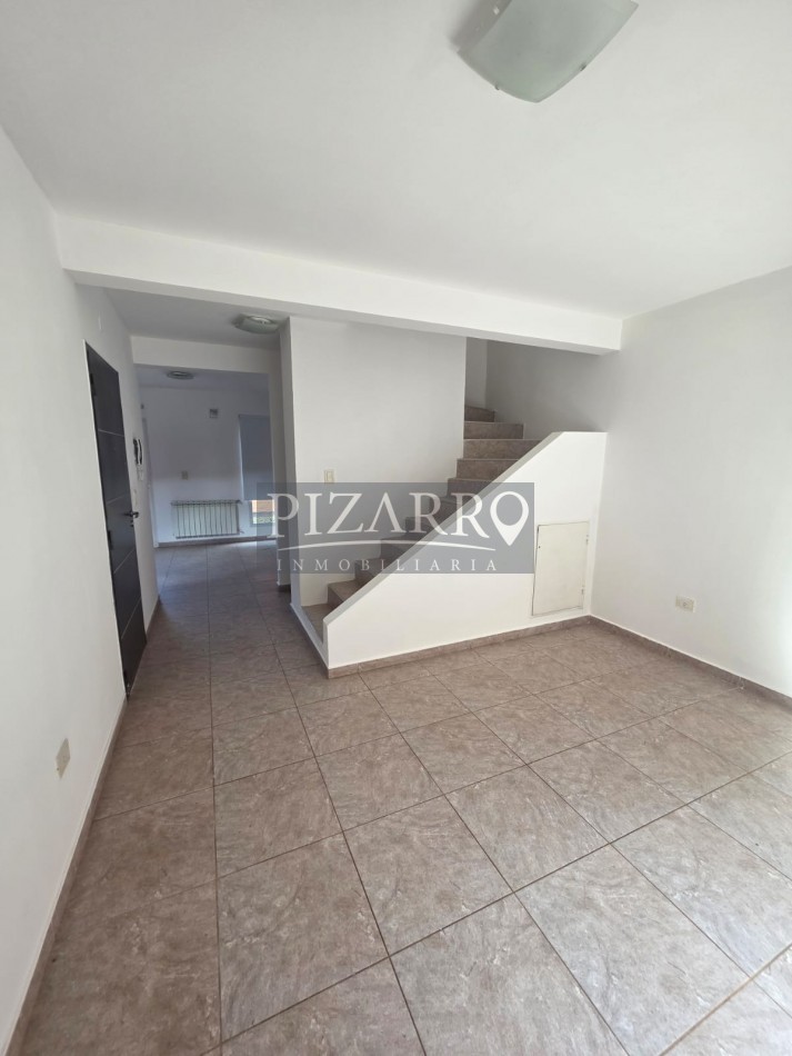 Duplex Dos Dorm. con Cochera y Patio, Barrio Canal V.