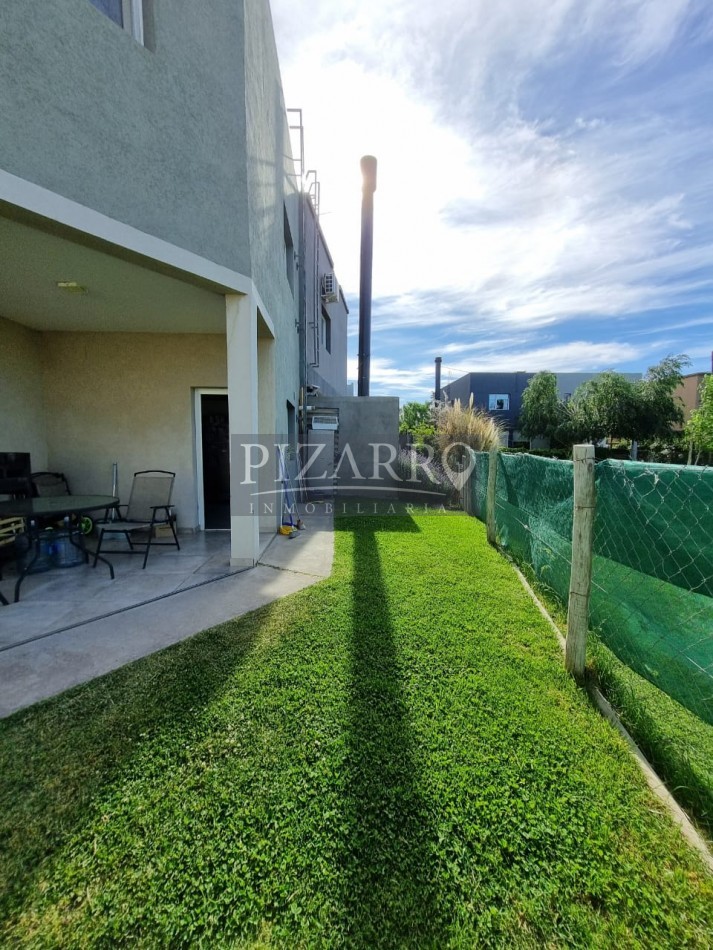 Venta Duplex 3 dorm. Barrio La Peregrina APTO CREDITO!