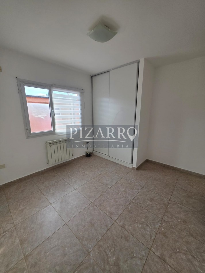 Duplex Dos Dorm. con Cochera y Patio, Barrio Canal V.