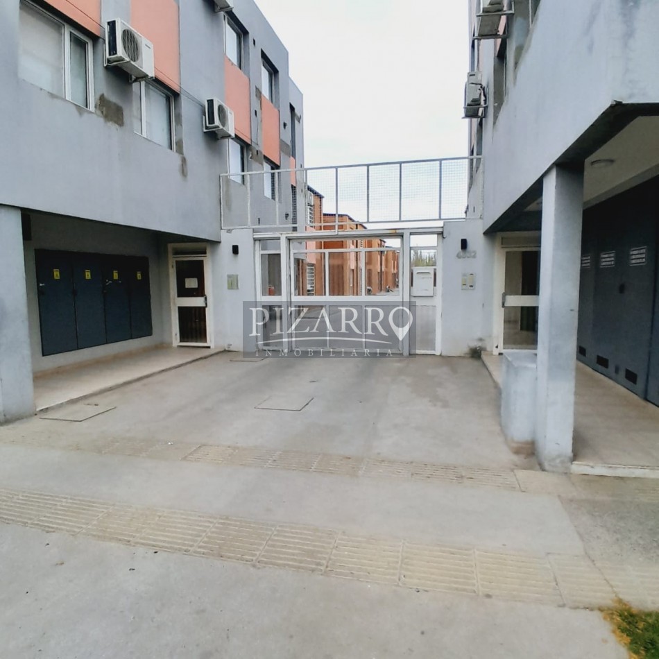 Duplex Dos Dorm. con Cochera y Patio, Barrio Canal V.