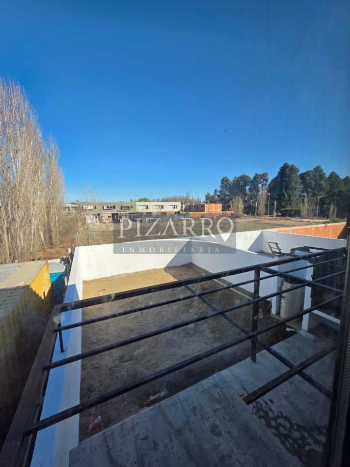 Venta Duplex tres dorm. patio y parrillaen zona Confluencia