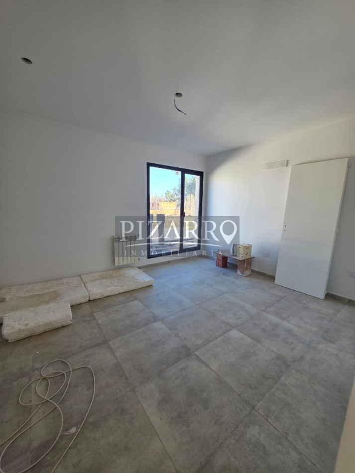 Venta Duplex tres dorm. patio y parrillaen zona Confluencia