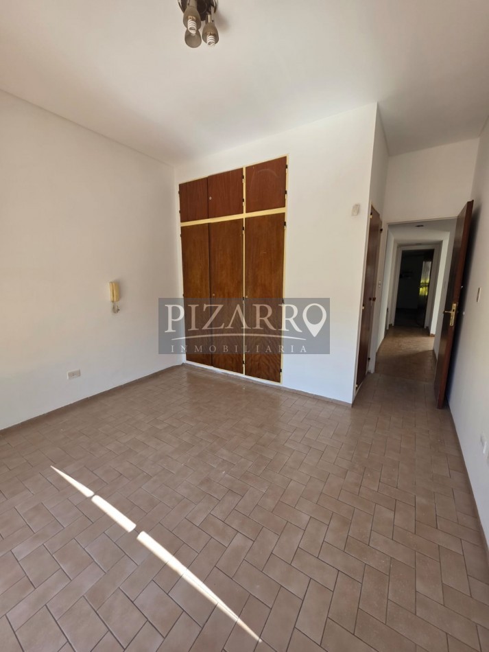 Alquiler Casa 4 dorm con patio y cochera cubierta